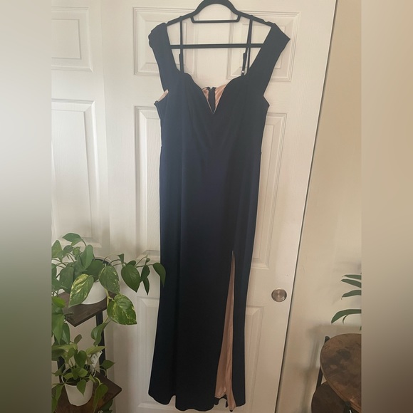 Plus size formal gown size 16w - Picture 4 of 6